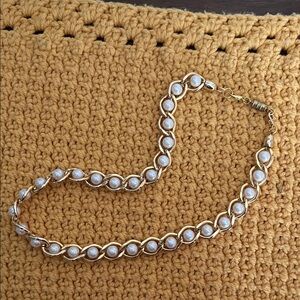 Elegant Gold and Pearl Necklace